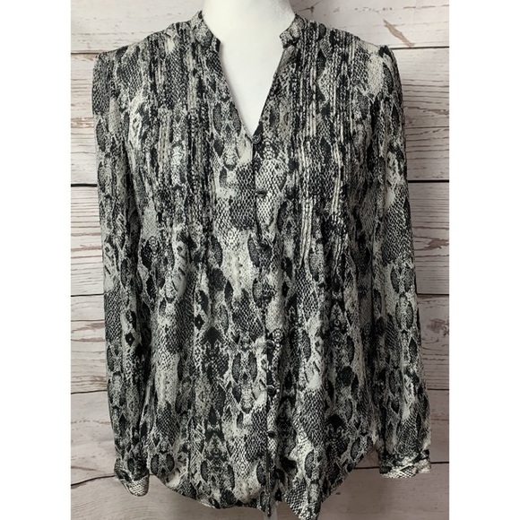 EUC Jones New York Signature Snakeskin Blouse - Picture 1 of 6